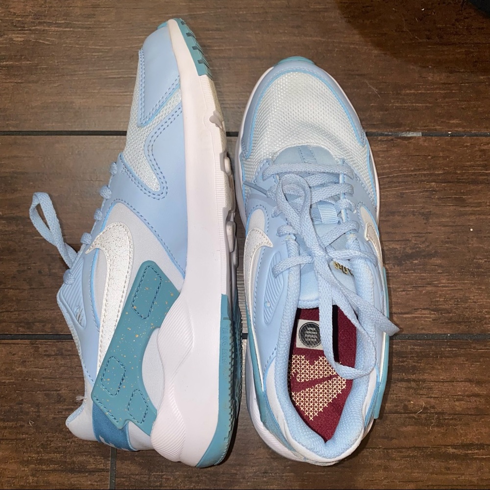 Nike tennis shoes